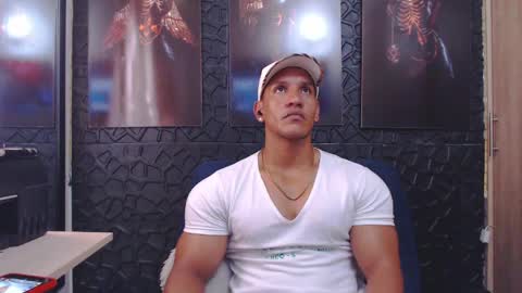 Snapshot of viktorherrera chatting on April 2026 02:23:02 PM Viktor Herrera online show from April 2026 02:23:02 PM