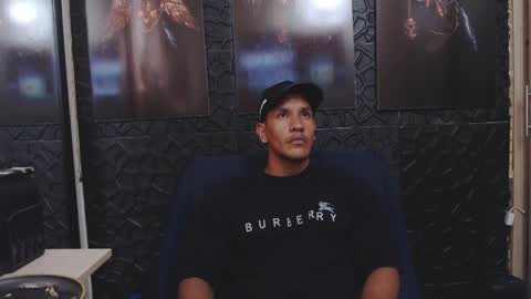 Snapshot of viktorherrera chatting on May 2026 01:40:01 PM Viktor Herrera online show from May 2026 01:40:01 PM