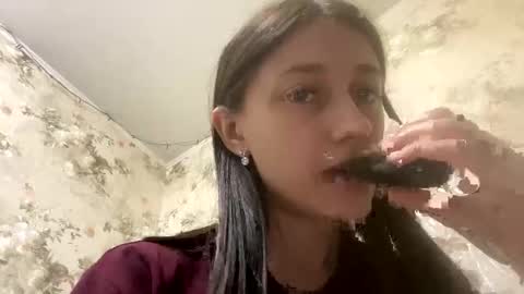 Snapshot of viktoria9898 chatting on March 2026 12:17:02 AM Sweett online show from March 2026 12:17:02 AM