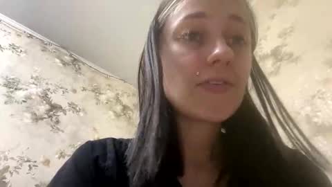 Snapshot of viktoria9898 chatting on March 2026 12:33:01 AM Sweett online show from March 2026 12:33:01 AM