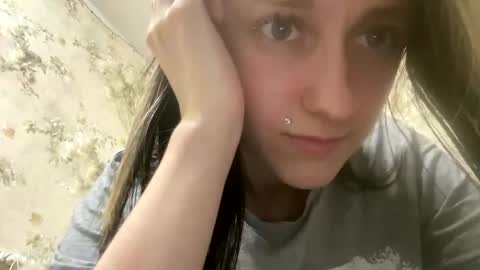 Snapshot of viktoria9898 chatting on March 2026 08:53:01 PM Sweett online show from March 2026 08:53:01 PM
