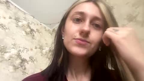 Snapshot of viktoria9898 chatting on April 2026 11:26:02 AM Sweett online show from April 2026 11:26:02 AM