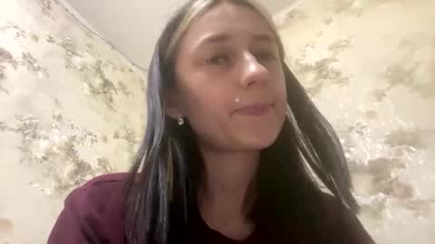 Snapshot of viktoria9898 chatting on April 2026 10:58:01 PM Sweett online show from April 2026 10:58:01 PM