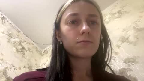 Snapshot of viktoria9898 chatting on April 2026 10:47:02 PM Sweett online show from April 2026 10:47:02 PM