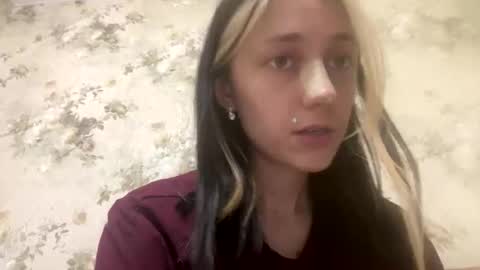 Snapshot of viktoria9898 chatting on May 2026 10:58:01 PM Sweett online show from May 2026 10:58:01 PM