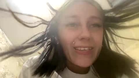 Snapshot of viktoria9898 chatting on May 2026 11:21:01 PM Sweett online show from May 2026 11:21:01 PM