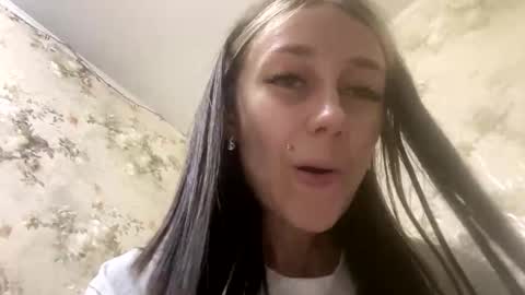 Snapshot of viktoria9898 chatting on May 2026 02:06:01 AM Sweett online show from May 2026 02:06:01 AM