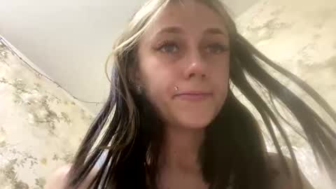Snapshot of viktoria9898 chatting on May 2026 02:07:01 AM Sweett online show from May 2026 02:07:01 AM