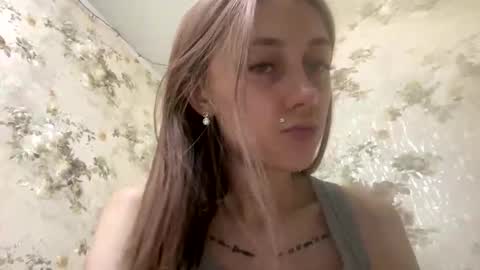 Snapshot of viktoria9898 chatting on May 2026 11:24:02 PM Sweett online show from May 2026 11:24:02 PM