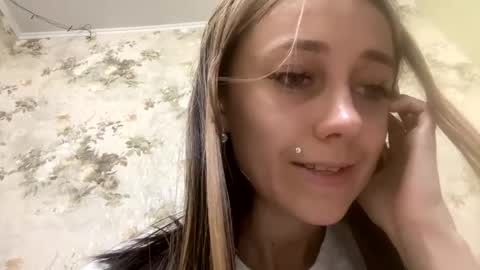 Snapshot of viktoria9898 chatting on June 2026 02:24:01 AM Sweett online show from June 2026 02:24:01 AM