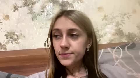 Snapshot of viktoria9898 chatting on June 2026 12:15:02 AM Sweett online show from June 2026 12:15:02 AM