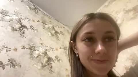 Snapshot of viktoria9898 chatting on June 2026 01:28:01 AM Sweett online show from June 2026 01:28:01 AM