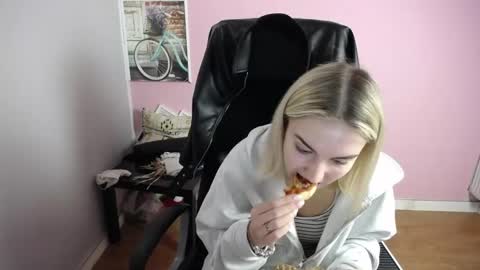 viktoria_lovely online show from April 2026 07:00:02 AM