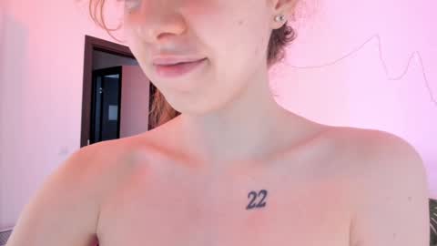 Snapshot of viktoria_sullivans chatting on December 2024 11:28:01 AM Vikky online show from December 2024 11:28:01 AM