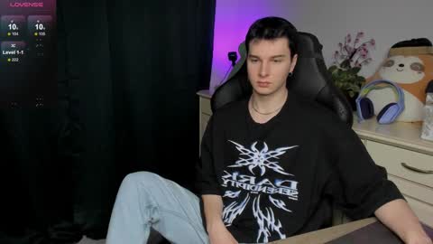 Vincent Strong online show from December 2025 08:18:01 AM