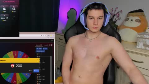 Vincent Strong online show from December 2025 04:08:01 AM