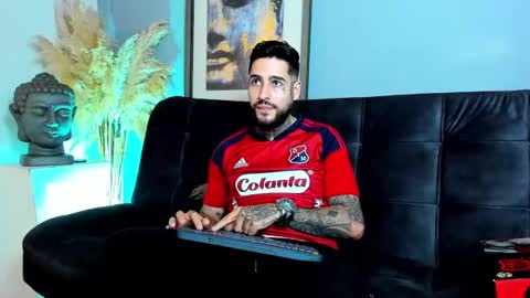 Snapshot of vincentsartori chatting on November 2025 09:15:02 PM Vincent Sartori online show from November 2025 09:15:02 PM