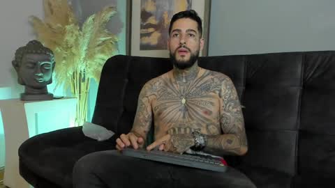 Snapshot of vincentsartori chatting on November 2025 08:19:01 PM Vincent Sartori online show from November 2025 08:19:01 PM