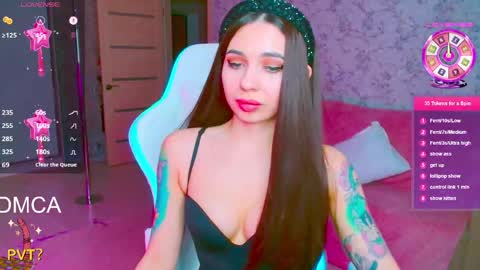 Vinkiepinkie online show from April 2026 05:23:01 PM