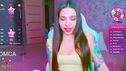 Vinkiepinkie online show from April 2026 05:48:01 PM