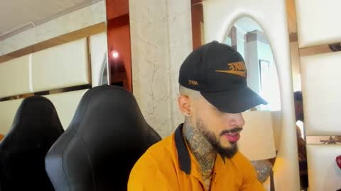 ---Vinzen--- online show from November 2025 04:57:01 AM