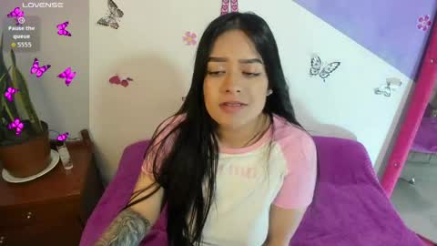 Snapshot of vio_let_ chatting on June 2026 01:28:02 AM Daniela online show from June 2026 01:28:02 AM
