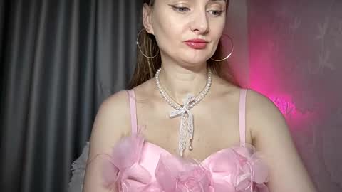 Funny  girl online show from November 2025 07:59:02 PM