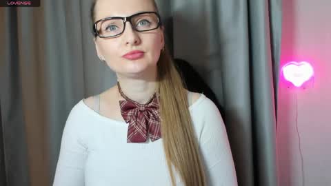 Snapshot of viola_1 chatting on April 2026 08:04:02 PM Funny girl online show from April 2026 08:04:02 PM