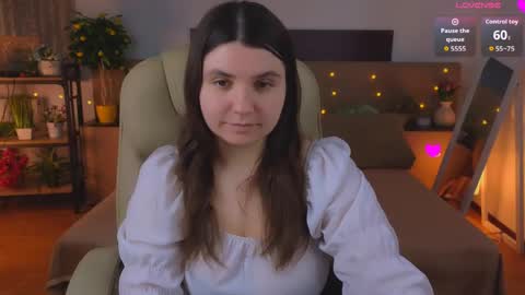 Snapshot of viola__shy chatting on May 2026 09:55:01 PM Viola online show from May 2026 09:55:01 PM