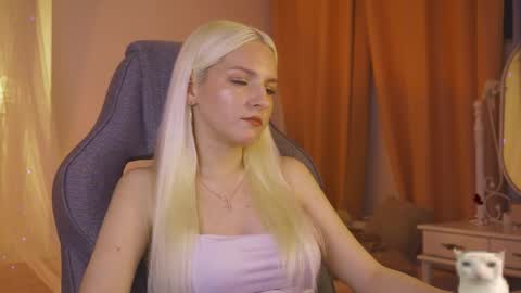 Snapshot of violamore chatting on May 2026 04:07:02 AM violamore online show from May 2026 04:07:02 AM