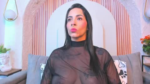 Snapshot of violeet_scottt chatting on May 2026 12:02:01 PM Violette online show from May 2026 12:02:01 PM