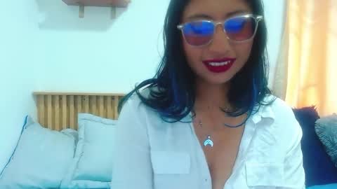 V I O L E T  online show from May 2026 02:55:01 PM