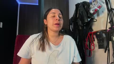 Kim online show from November 2025 02:01:02 AM