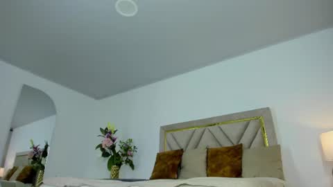 Snapshot of violet_queen2 chatting on June 2026 06:56:01 PM Mary online show from June 2026 06:56:01 PM