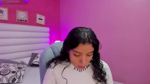 Snapshot of violet_sinclair chatting on June 2026 11:38:02 AM violet_sinclair online show from June 2026 11:38:02 AM