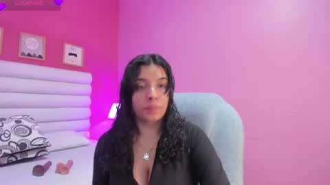 Snapshot of violet_sinclair chatting on June 2026 11:24:02 AM violet_sinclair online show from June 2026 11:24:02 AM