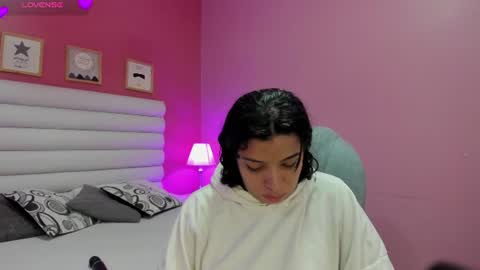 Snapshot of violet_sinclair chatting on June 2026 11:02:01 AM violet_sinclair online show from June 2026 11:02:01 AM