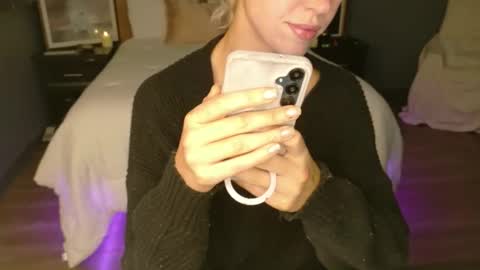 Snapshot of violet_winter97 chatting on May 2026 01:41:01 PM violet_winter97 online show from May 2026 01:41:01 PM