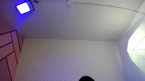     online show from October 2025 09:13:01 PM