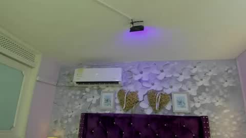 Snapshot of violeta_medina chatting on April 2026 03:02:01 AM violeta_medina online show from April 2026 03:02:01 AM