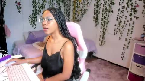 Snapshot of violeta_miler_ chatting on May 2026 05:44:01 PM Violeta online show from May 2026 05:44:01 PM