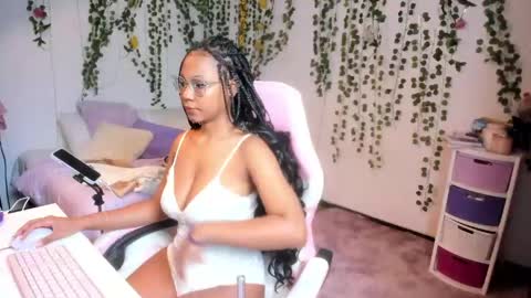 Snapshot of violeta_miler_ chatting on May 2026 05:32:02 PM Violeta online show from May 2026 05:32:02 PM
