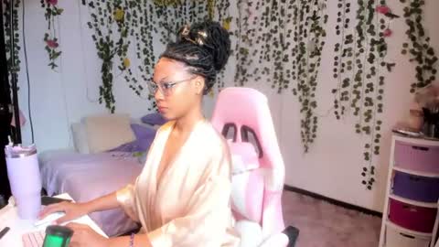 Snapshot of violeta_miler_ chatting on July 2026 05:11:02 PM Violeta online show from July 2026 05:11:02 PM