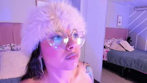 Violeta online show from June 2026 06:35:01 PM