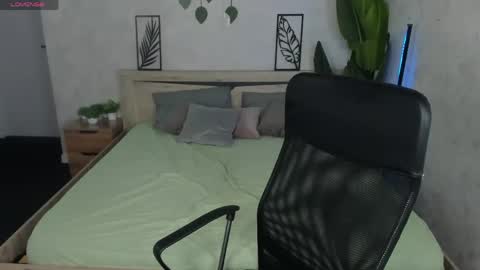 Snapshot of violeta_paul chatting on June 2026 01:28:02 AM Violeta online show from June 2026 01:28:02 AM