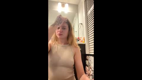 violetcams_xo online show from May 2026 03:23:01 AM