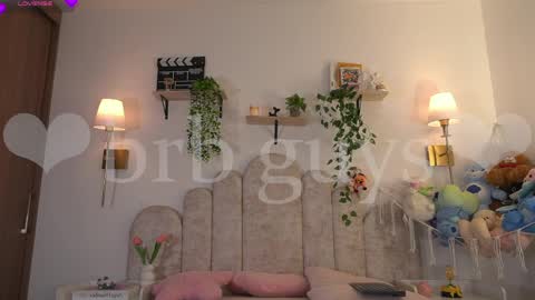 violeth___ online show from April 2026 01:22:01 PM