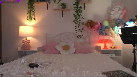Snapshot of violeth___ chatting on May 2026 12:33:01 PM violeth___ online show from May 2026 12:33:01 PM