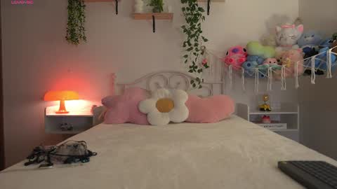 Snapshot of violeth___ chatting on July 2026 11:02:01 AM violeth___ online show from July 2026 11:02:01 AM