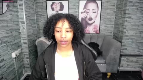 violeth_b online show from September 2025 12:40:02 PM